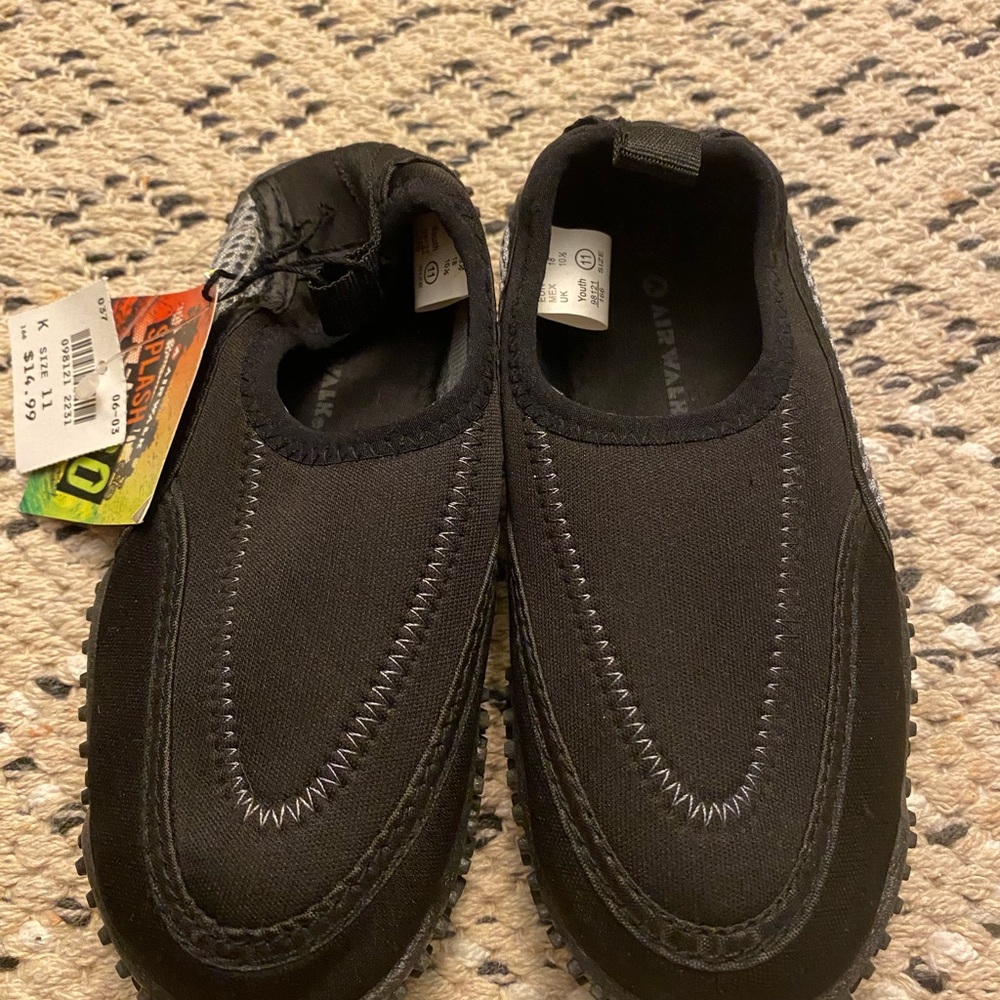 NWT Airwalk Kids' black Watersock Water Sock Shoes size 11